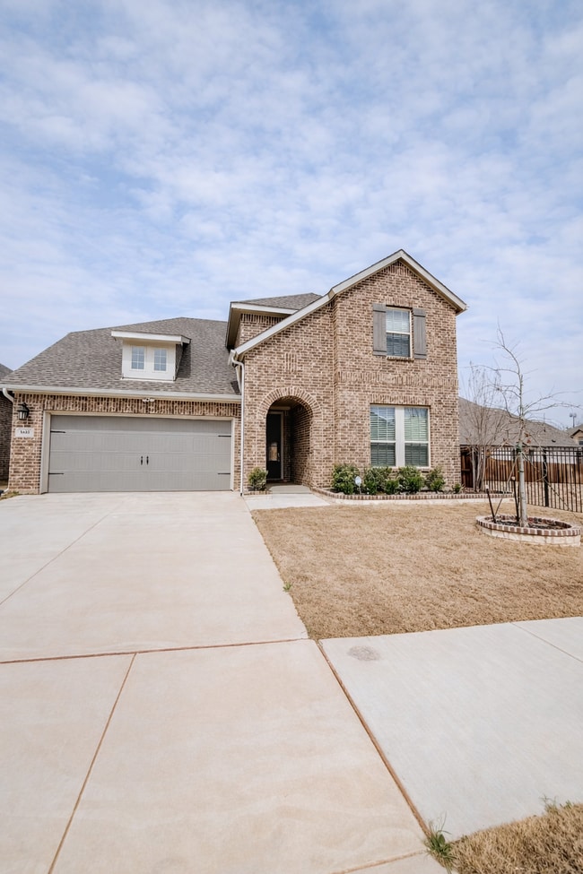 Building Photo - 8641 Spindletop Dr
