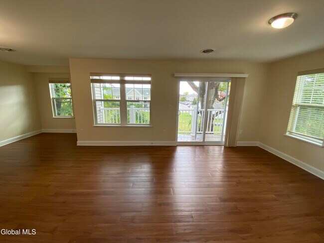 Foto del edificio - 74 Weibel Ave