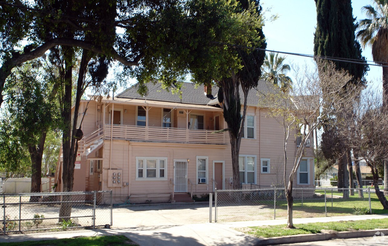 Foto del edificio - 999 N Mountain View Ave