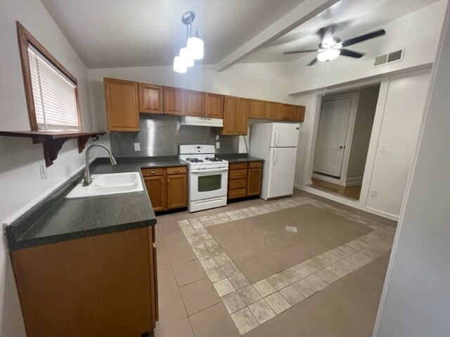 Building Photo - 705 Evergreen Ave