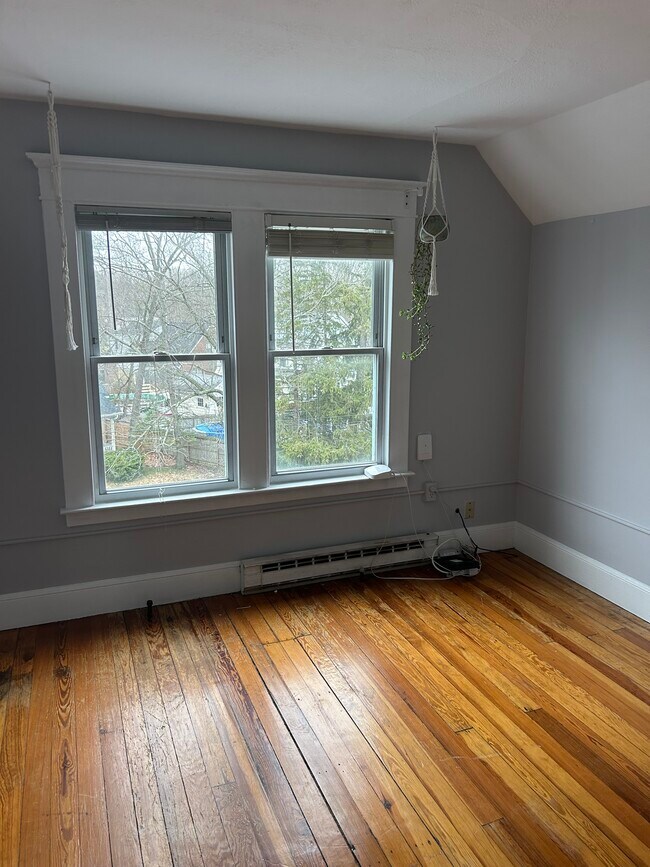 Foto del edificio - 24 Westwood Rd