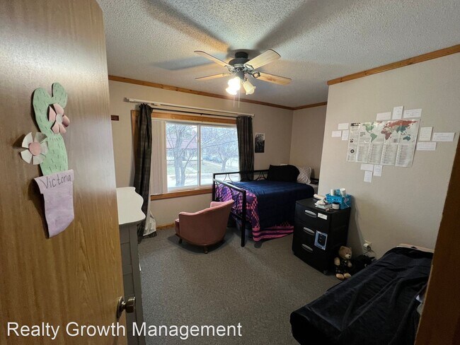 Foto del edificio - 4 br, 2 bath House - 120 11th Ave NW