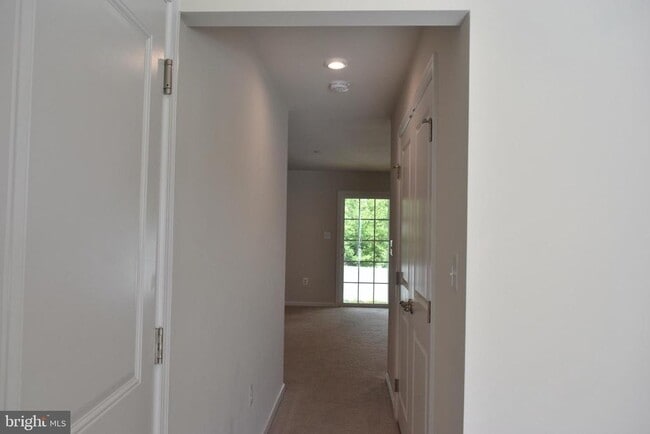 Foto del edificio - 8714 Upton Ln