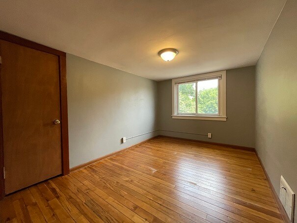 Foto del edificio - 221 Garfield Ave SW
