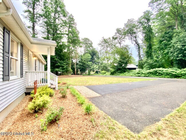 Building Photo - 3 Locust Hill Rd