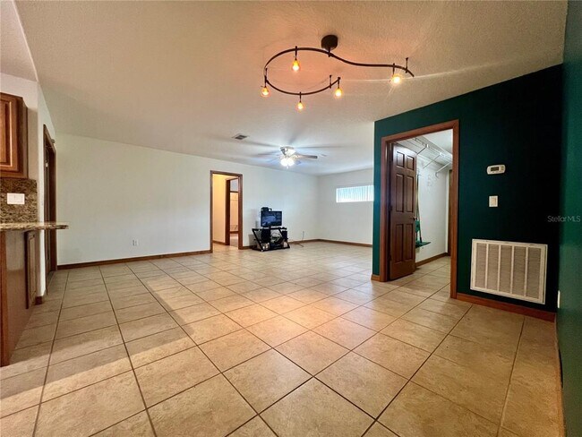 Foto del edificio - 1156 S Carpenter Ave