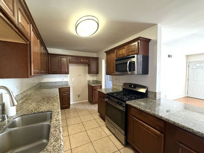 Building Photo - Great home with LARGE backyard!