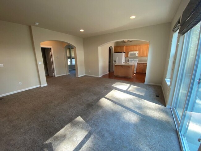 Foto del edificio - Large home SW Bend