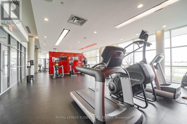 Photo du bâtiment - 125 Village Green Square