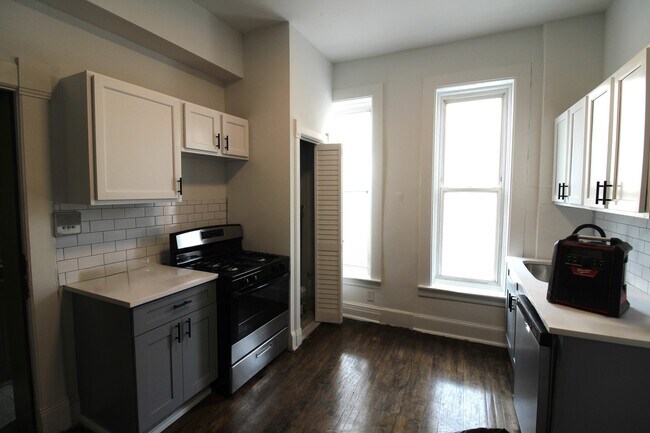 Building Photo - 1362 N Bosworth Ave