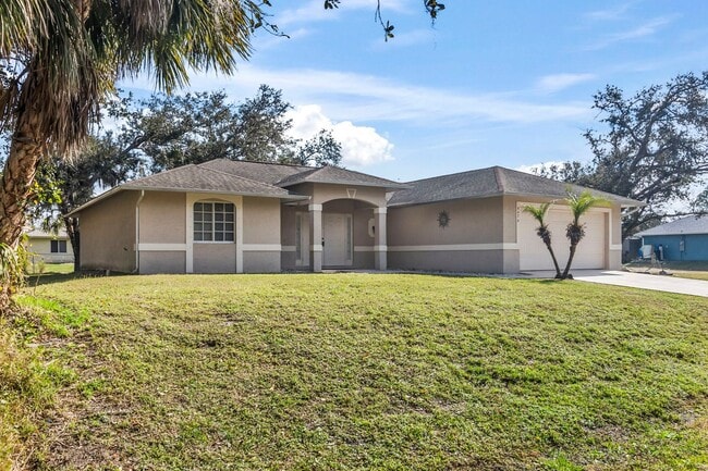 Building Photo - $1,795/month ** Furnished * Annual / Short Term * 3 bed / 2 Bath * Single Family * North Port