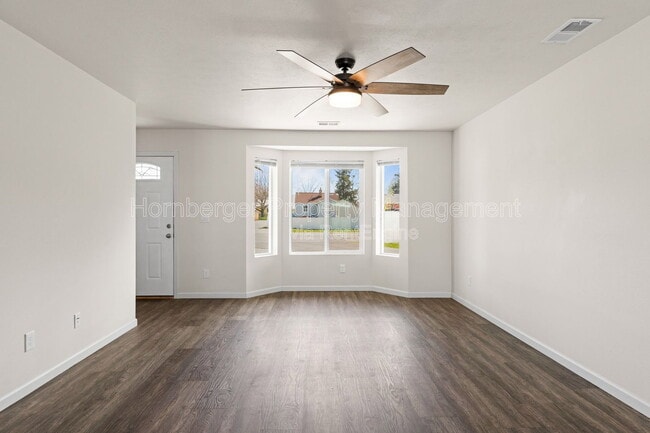 Building Photo - 14410 E Heroy Ln