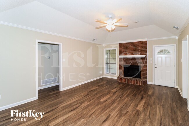 Foto del edificio - 2515 Laurelcrest Dr