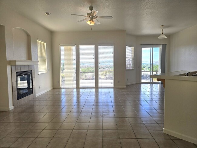 Building Photo - Beautiful single story home with over 1600...