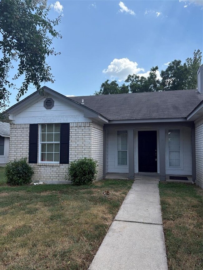 Building Photo - 2304 Larston Ln