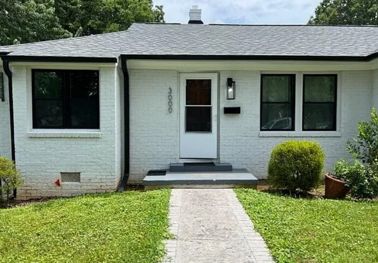 Primary Photo - 3000 Georgia Ave