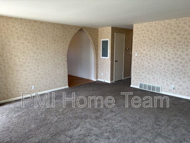 Building Photo - 5725 S 2050 W