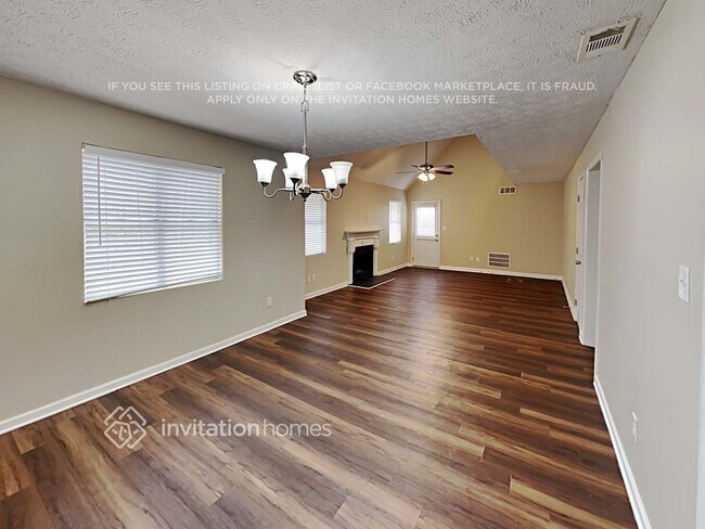 Foto del edificio - 6611 Crossing Creek Point