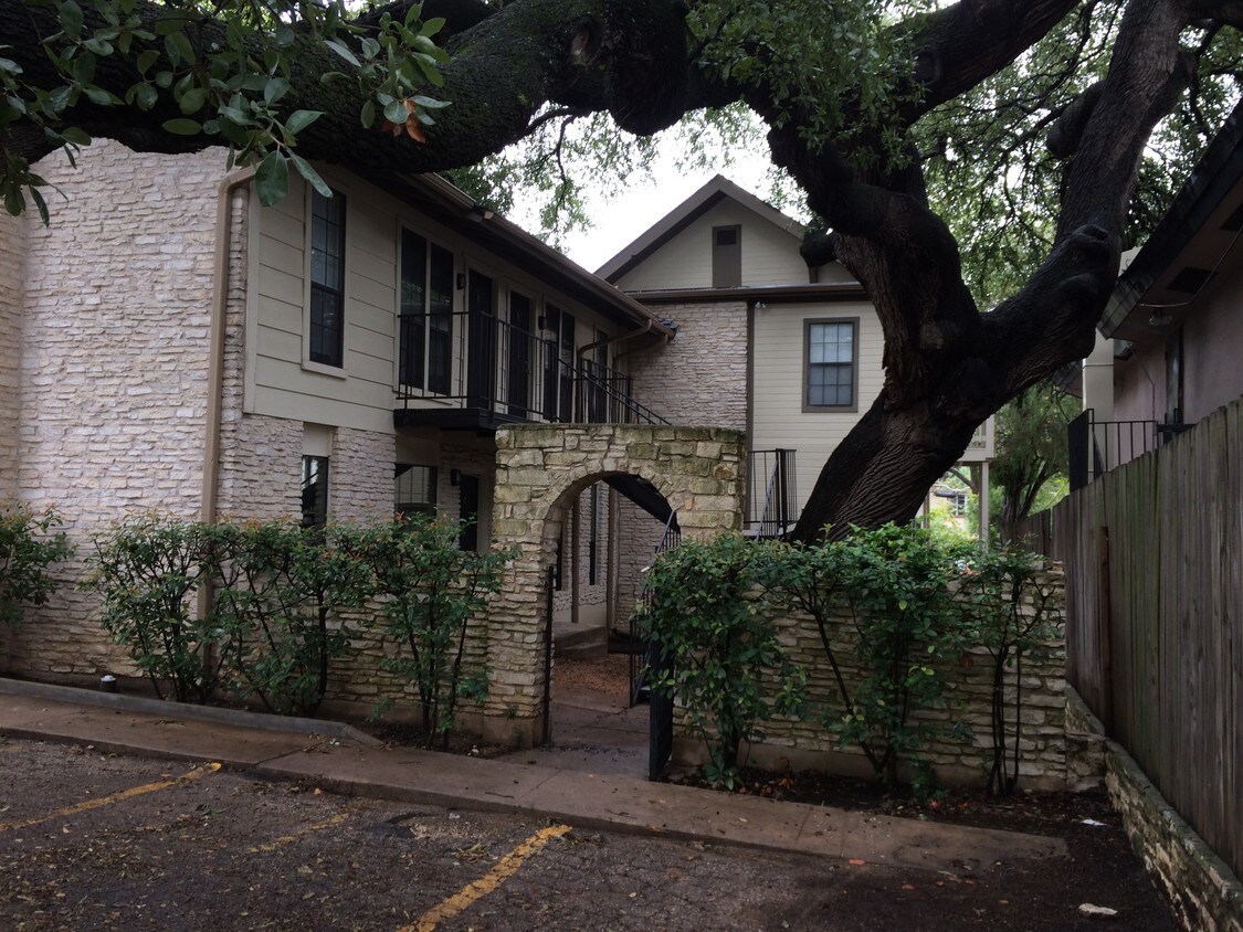1011 W 25 1/2 Street - 1011 W 25th 1/2 St