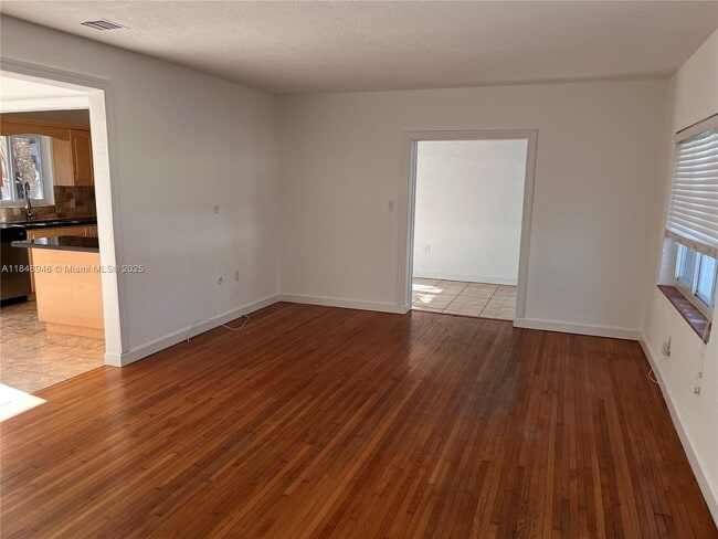 Foto del edificio - 9302 NW 2nd Ct