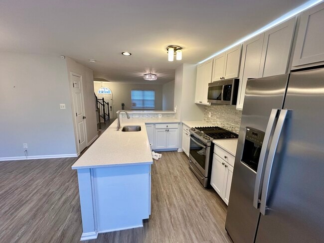 Building Photo - 20200 Brookview Square