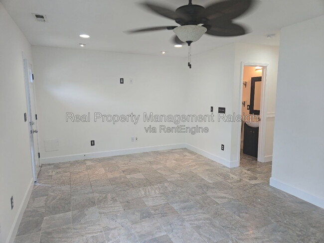 Building Photo - 2607 Dwight Pl