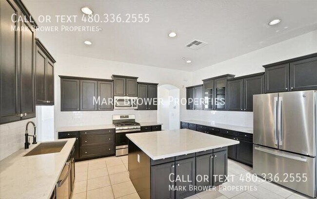 Building Photo - 11423 W La Reata Ave