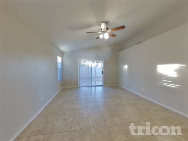 Foto del edificio - 525 N Val Vista Dr