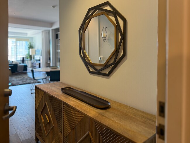 Foto del edificio - 350 W Ash St