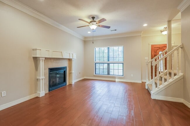 Foto del edificio - 612 Spruce Dr