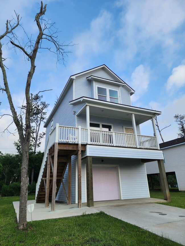 Building Photo - 6210 Red Oak Dr