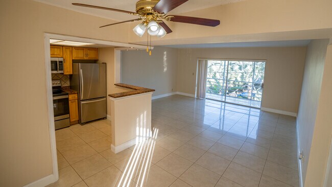 Building Photo - 10270 N Military Trl