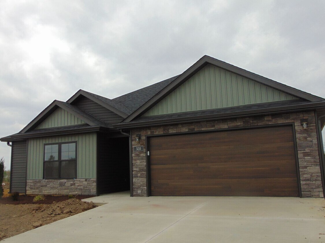 Primary Photo - New Modern 3 Bed 2 Bath House
