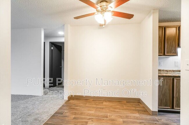 Foto del edificio - 14206 NE Sandy Blvd