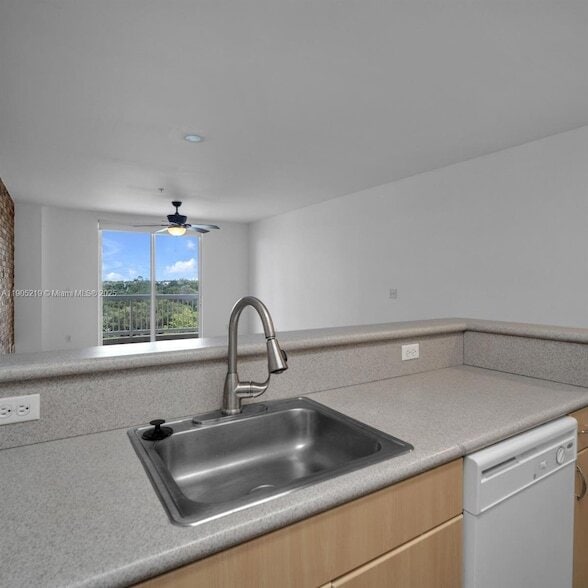 Photo - 2400 SW 27th Ave Apartment