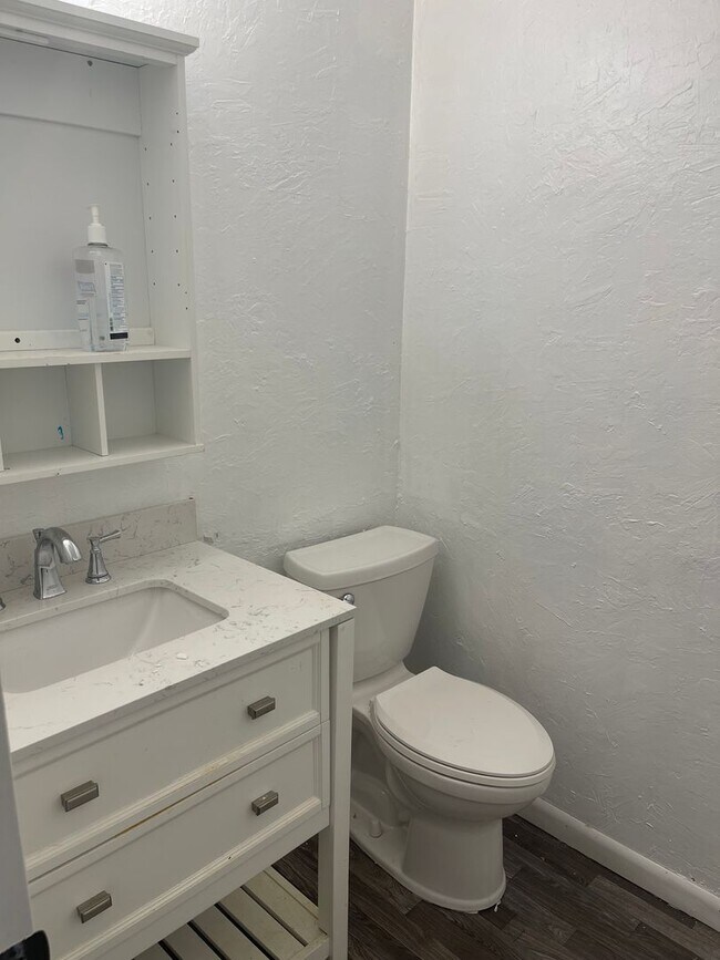 Foto del edificio - 3 bed 1.5 bath 1500