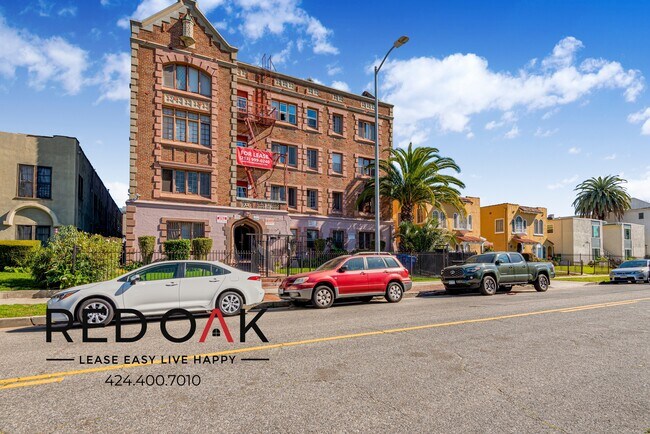 Foto del edificio - Studio with Exposed Brick Accent Wall, Lot...
