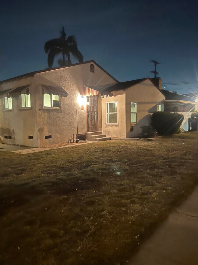 Building Photo - 9642 Bryson Ave