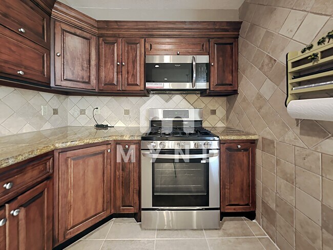 Building Photo - 3219 Glen Spring Dr