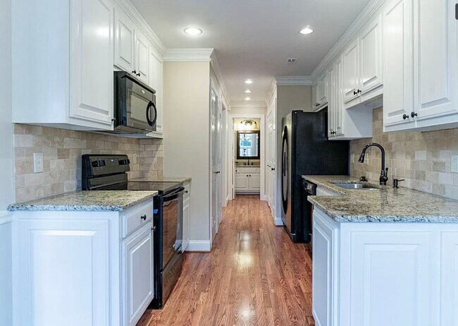 Foto del edificio - 1062 General George Patton Rd