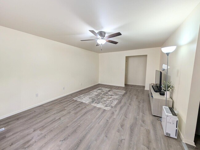 Foto del edificio - 125 Riverview Ct