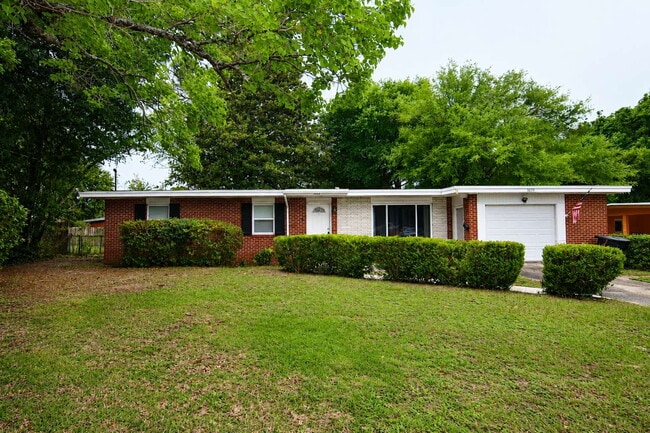 Building Photo - 3BR Home Near Belvedere Park with Bonus Flex Space, Garage & Convenient Access to Shopping, Schoo...