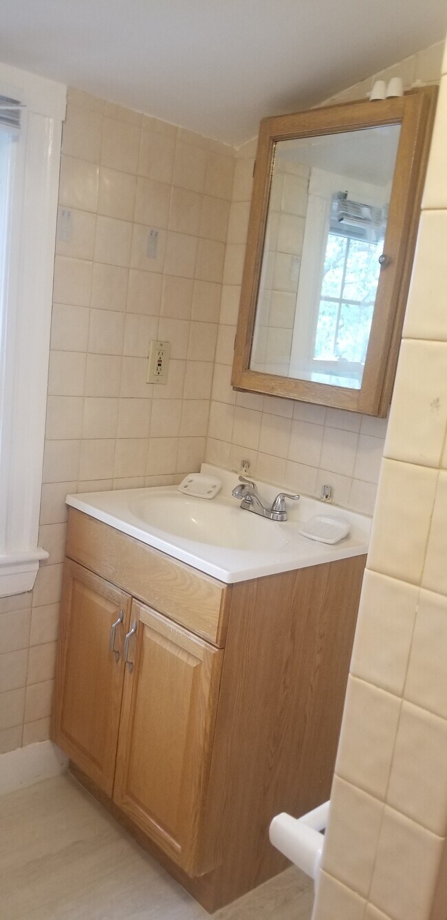 24 Templeton Pky Unit 3, Watertown, MA 02472 Condo for Rent in Watertown, MA