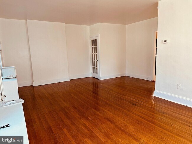 Foto del edificio - 1010 Girard Ave