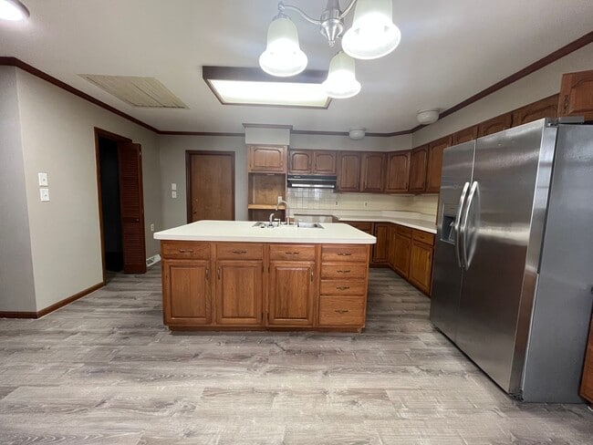 Building Photo - Now accepting applications for 2 bedroom 2 bath single family home in Morristown, TN