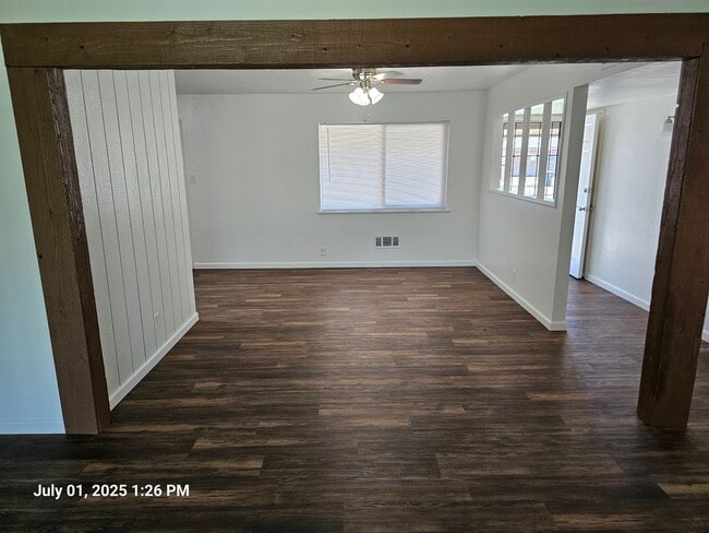 Foto del edificio - 1706 E Burton Ave