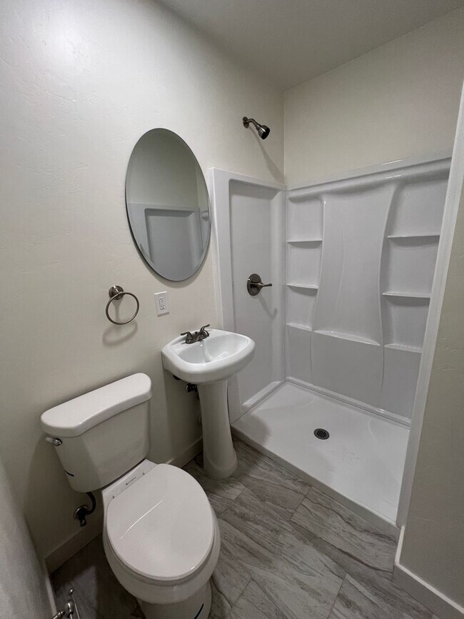 Foto del edificio - Charming Recently Remodeled Studio Apt. Ne...