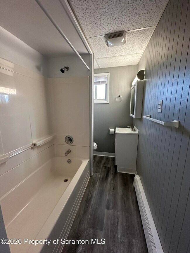 Building Photo - 148 Monroe St