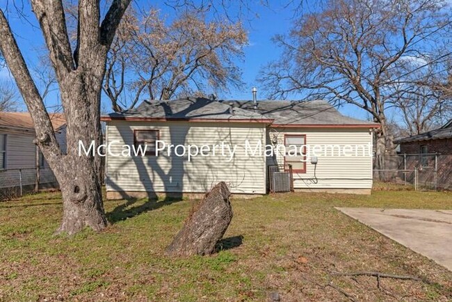 Building Photo - Adorable 3/1 Home in Dallas!