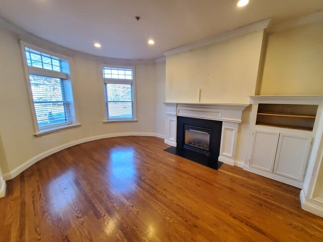 Building Photo - 1803 Beacon St